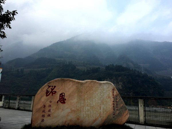 校门外的铭恩广场